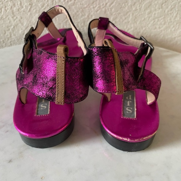 Sarah Jessica Parker SJP Metallic Purple T Strap Sandals - Picture 7 of 9